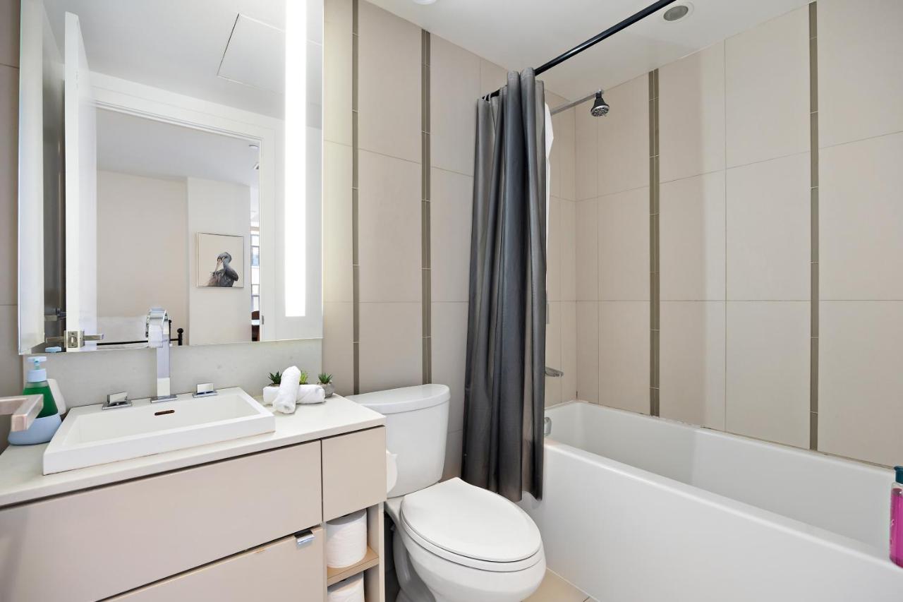 Modern Condo In The Heart Of Downtown Toronto Luaran gambar